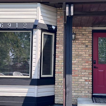 Calgary-Banff House Close Lrt&Dt&Free Parkingアパートメント エクステリア 写真