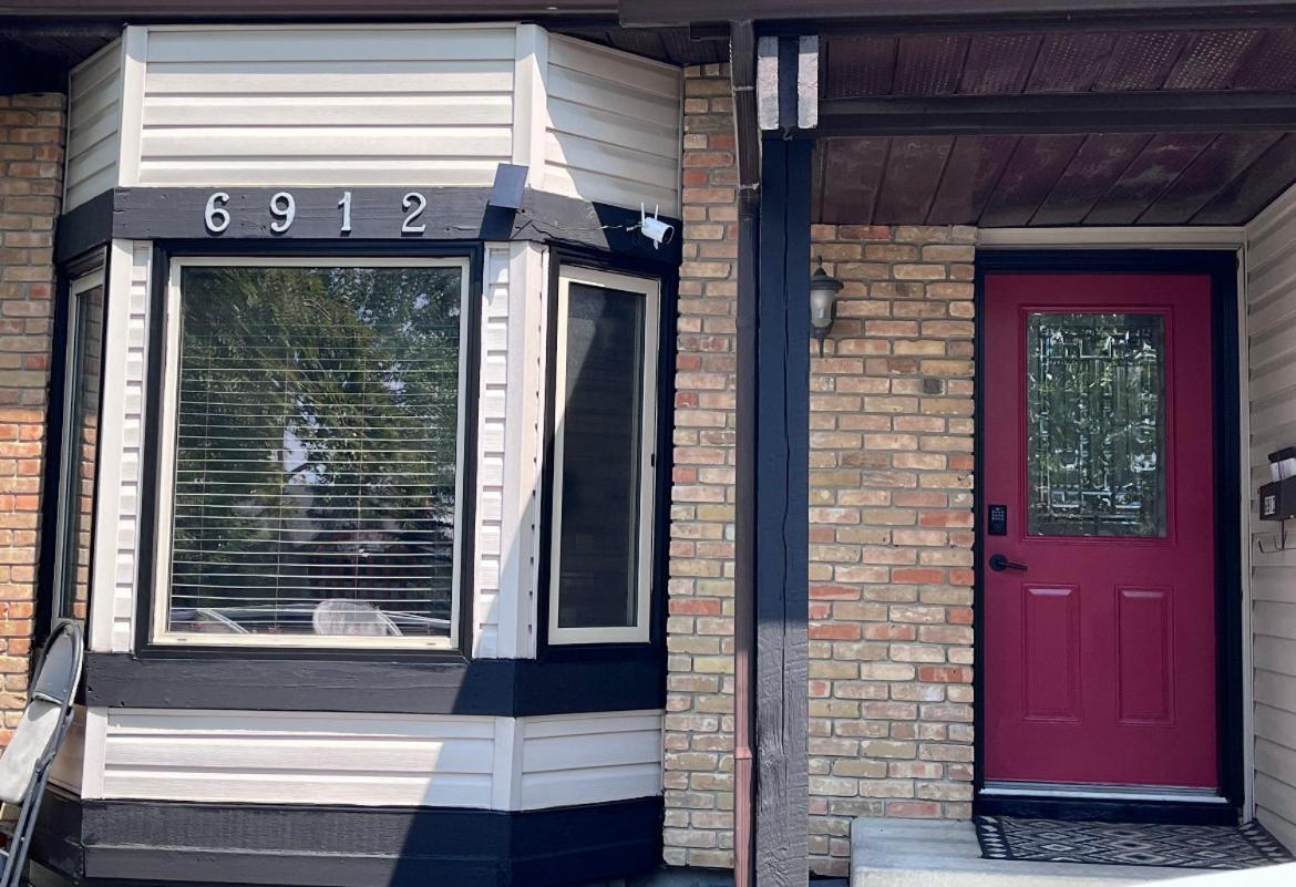Calgary-Banff House Close Lrt&Dt&Free Parkingアパートメント エクステリア 写真